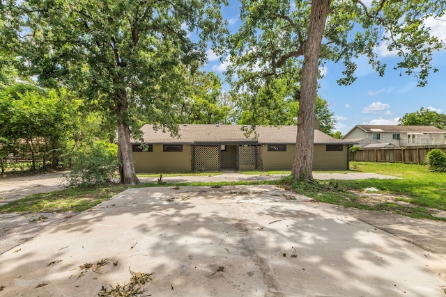 10650 Forest Creek Dr, Conroe, TX 77318 - rear view of house