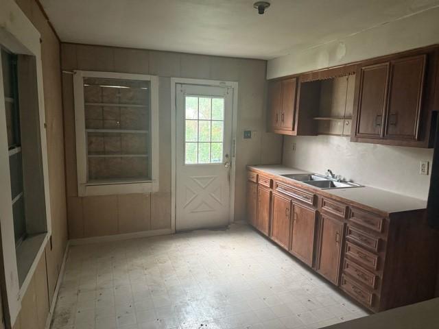 1053 Marjorie St, Houston, TX 77088 - kitchen featuring light countertops and light flooring