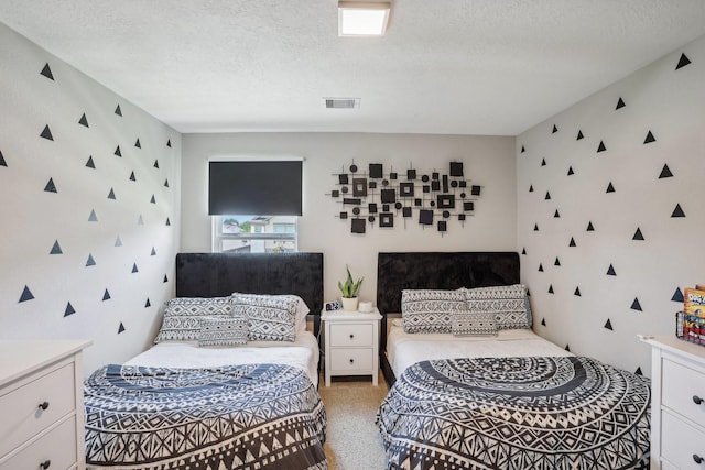6019 Rivergrove Bend Dr, Humble, TX 77346 - bedroom with an accent wall, light carpet, a textured ceiling, and wallpapered walls