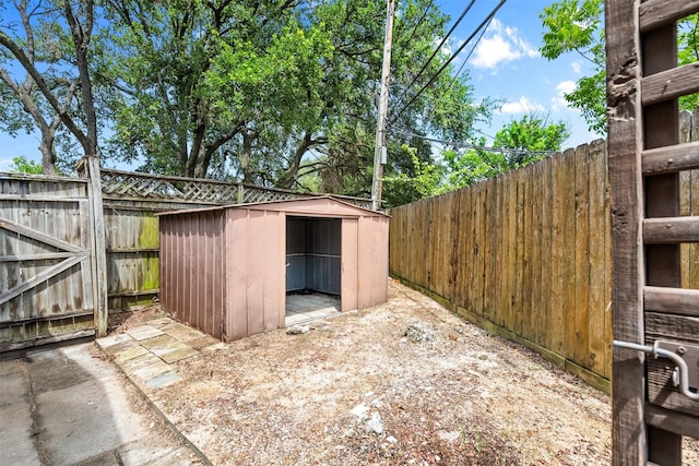 3315 Crestdale Dr, Houston, TX 77080 - fenced backyard featuring a shed