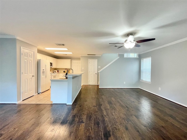 46 Marble Rock Pl, The Woodlands, TX 77382 - kitchen featuring white appliances, ornamental molding, wood finished floors, a ceiling fan, and white cabinetry
