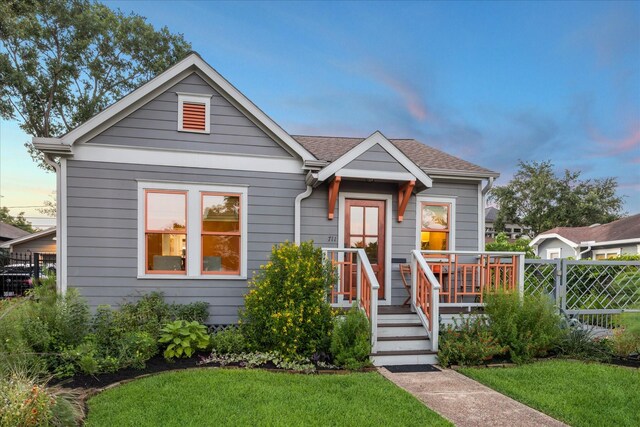 711 Pizer St, Houston, TX 77009 - view of front of house featuring a shingled roof