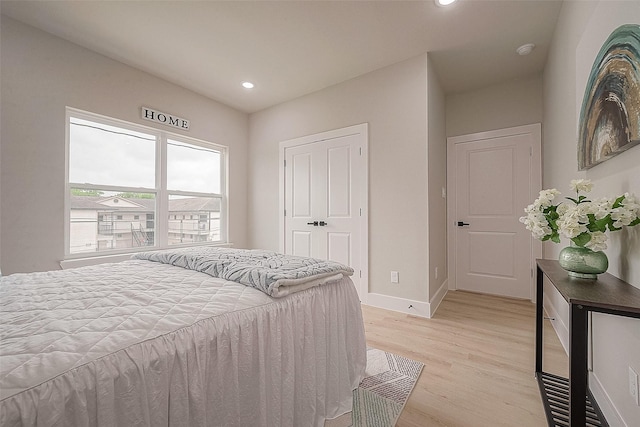 3837 Mainer St, Houston, TX 77021 - bedroom with light wood-style flooring, recessed lighting, and a closet