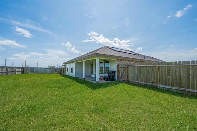 903 Curly Angora Ct, Rosharon, TX 77583 - fenced backyard with a patio area