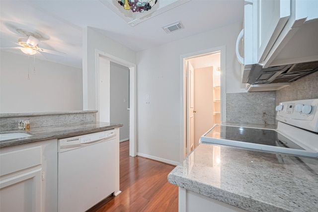 11711 Memorial Dr Unit 213, Houston, TX 77024 - kitchen with white appliances, dark wood-style flooring, tasteful backsplash, white cabinets, and ceiling fan