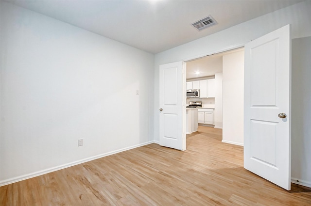 9603 Fulvetta Briar Ct, Baytown, TX 77521 - empty room with light wood finished floors and baseboards