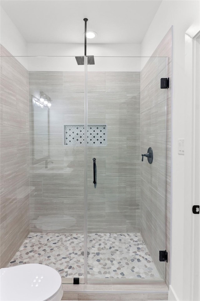 8136 Chateau St, Houston, TX 77028 - full bath with a shower stall