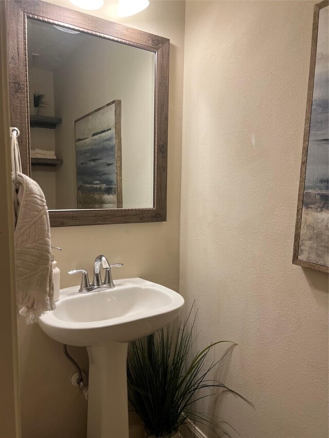 6315 Oakmont Creek Dr, Spring, TX 77379 - bathroom featuring a sink