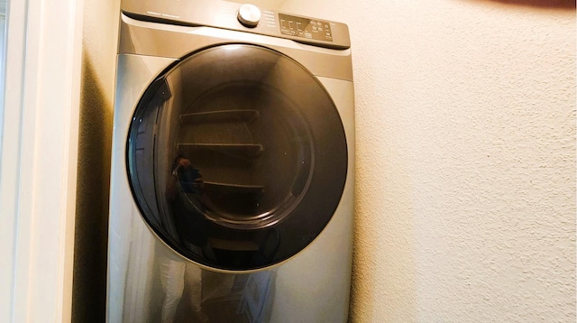 14777 Wunderlich Dr Unit 605, Houston, TX 77069 - laundry view of washer / clothes dryer and a textured wall