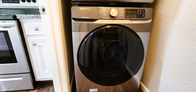 14777 Wunderlich Dr Unit 605, Houston, TX 77069 - laundry area featuring washer / dryer and wood finished floors