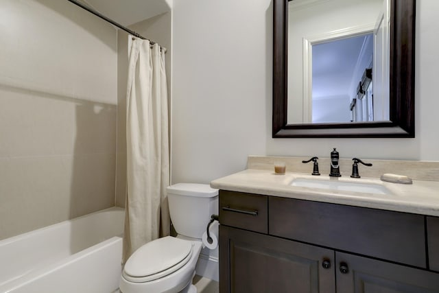 5218 Crawford St, Houston, TX 77004 - bathroom with vanity and shower / bath combo with shower curtain