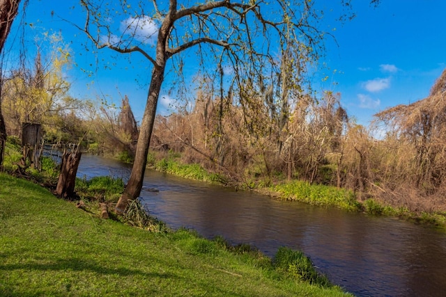 210 River Oaks Dr, Lake Jackson, TX 77566 - water view