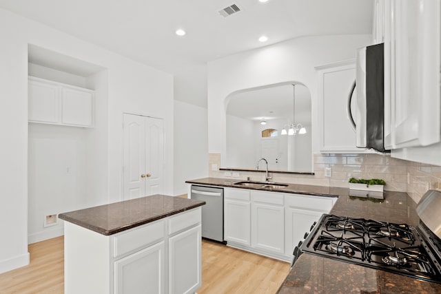 506 Mornington Ln, Katy, TX 77494 - kitchen featuring stainless steel appliances, arched walkways, light wood-style floors, tasteful backsplash, and recessed lighting