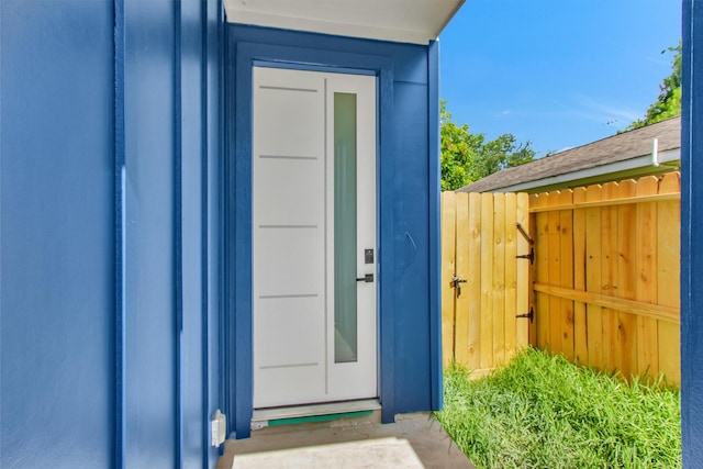 2413 Harlem St, Houston, TX 77020 - property entrance featuring board and batten siding