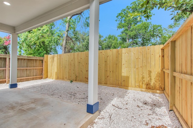 2413 Harlem St, Houston, TX 77020 - fenced backyard featuring a patio