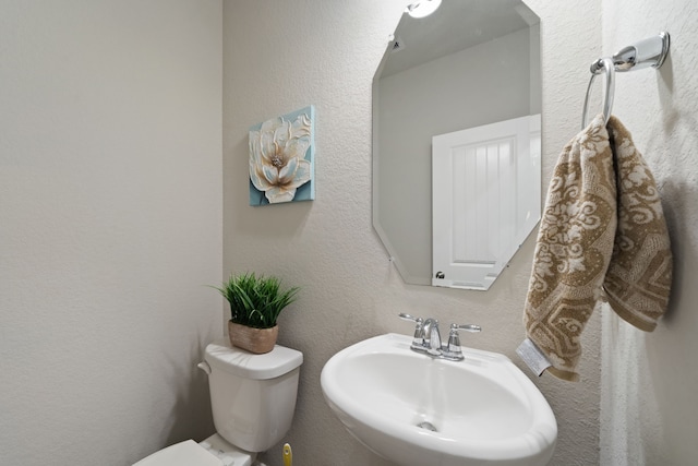 28746 Pearl Bridge Ln, Katy, TX 77494 - bathroom featuring a textured wall