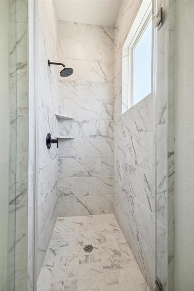 5256 Texas St, Houston, TX 77011 - bathroom with a shower stall