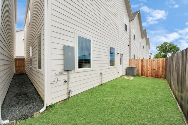 5256 Texas St, Houston, TX 77011 - view of home's exterior with a fenced backyard
