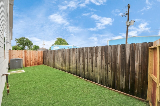 5256 Texas St, Houston, TX 77011 - view of fenced backyard