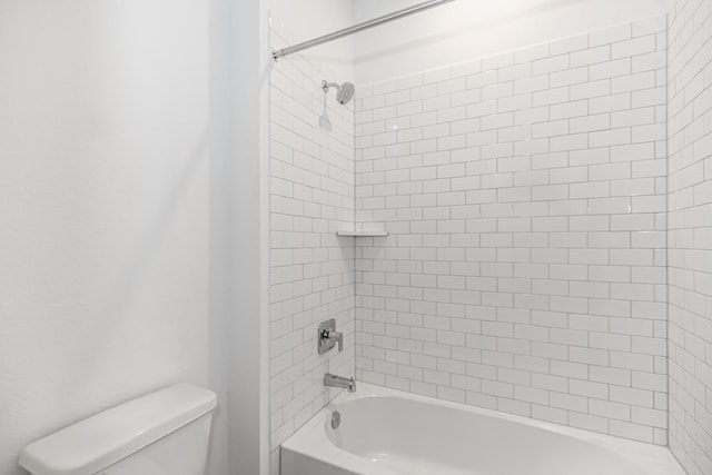 6222 Pelican Ridge Way, League City, TX 77573 - full bathroom with toilet and washtub / shower combination