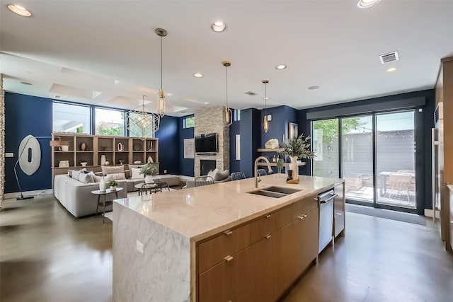 1906 Park St, Houston, TX 77019 - kitchen featuring concrete floors, open floor plan, modern cabinets, an island with sink, and recessed lighting