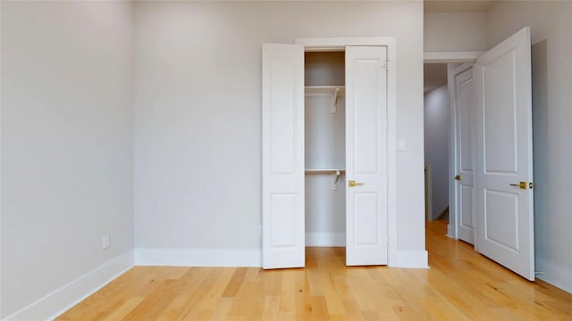 2611 Sherwin St, Houston, TX 77007 - unfurnished bedroom with light wood-type flooring and a closet