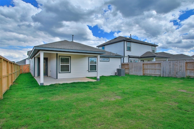2971 Colonia Blossom Ln, Pinehurst, TX 77362 - back of property with a patio area and a fenced backyard