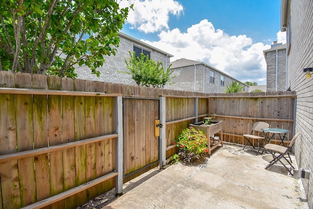 7677 Cambridge St, Houston, TX 77054 - view of patio / terrace