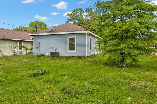 2245 Wilson St, Beaumont, TX 77703 - rear view of house featuring a lawn
