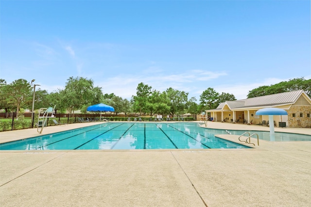 7622 Crestbrook Manor Ln, Cypress, TX 77433 - community pool with a patio area