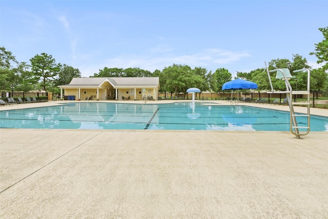 7622 Crestbrook Manor Ln, Cypress, TX 77433 - community pool with a patio area