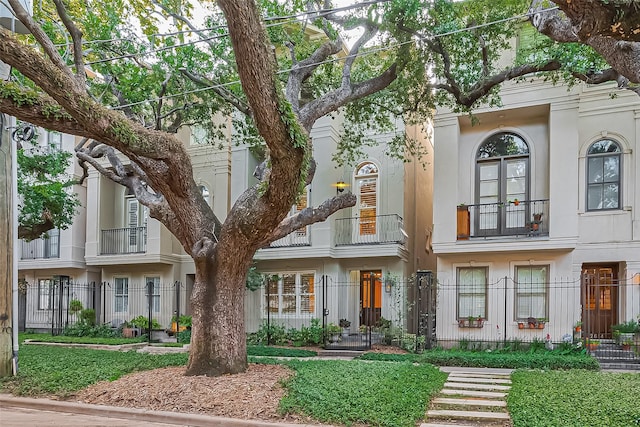 2616 Helena St, Houston, TX 77006 - view of property with stucco siding