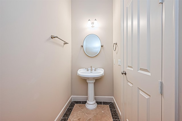 2616 Helena St, Houston, TX 77006 - bathroom with baseboards and inlaid floor details