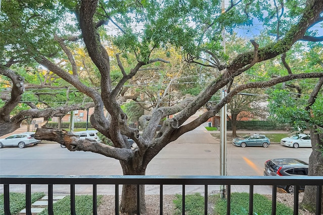 2616 Helena St, Houston, TX 77006 - view of yard featuring a balcony