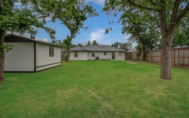 4914 W 43rd St, Houston, TX 77092 - view of yard