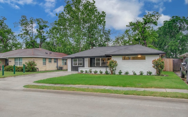 4914 W 43rd St, Houston, TX 77092 - ranch-style house with concrete driveway