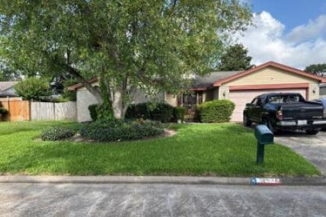 11831 Bee Ln, Houston, TX 77067 - photo 3