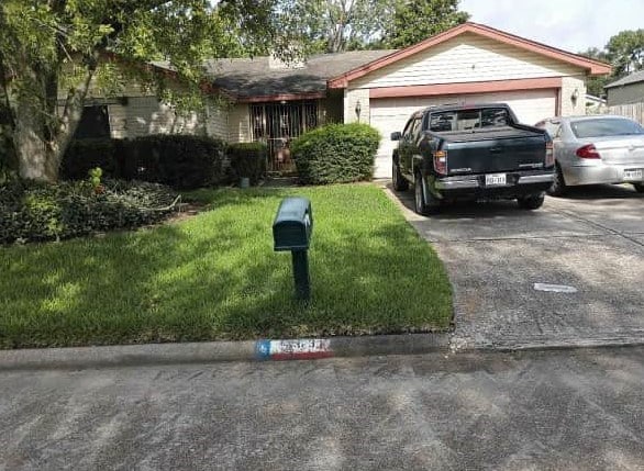 11831 Bee Ln, Houston, TX 77067 - photo 1
