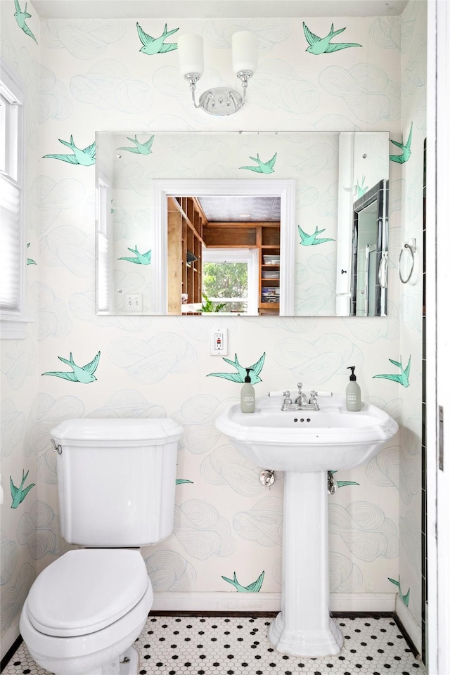 208 W 34th St, Houston, TX 77018 - half bath with toilet and wallpapered walls