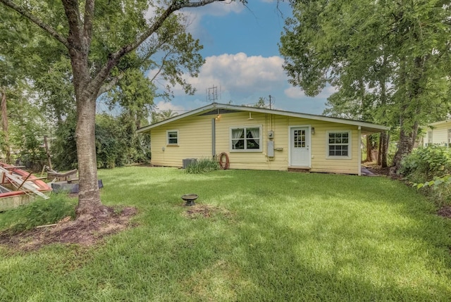 211 Magnolia St, Lake Jackson, TX 77566 - back of property featuring a yard