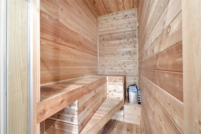 5215 Kelso St, Houston, TX 77021 - relaxing sauna / steam room with wooden walls