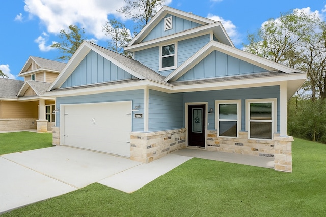 803 Cherokee Dr, Conroe, TX 77316 - craftsman-style house with board and batten siding, a garage, and a front lawn