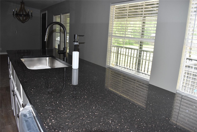 25 Wood Gln, Trinity, TX 75862 - kitchen featuring dark countertops and a chandelier