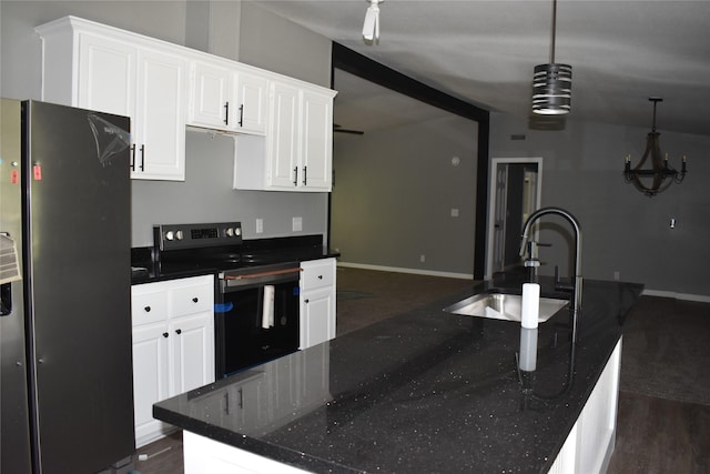 25 Wood Gln, Trinity, TX 75862 - kitchen with freestanding refrigerator, electric stove, white cabinets, and a large island