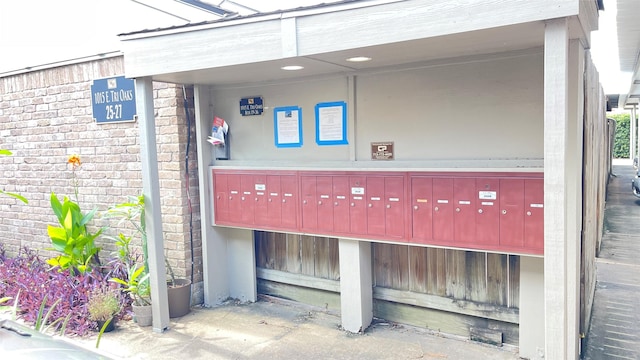 1015 Tri Oaks Ln Unit 23, Houston, TX 77043 - exterior view of mail area