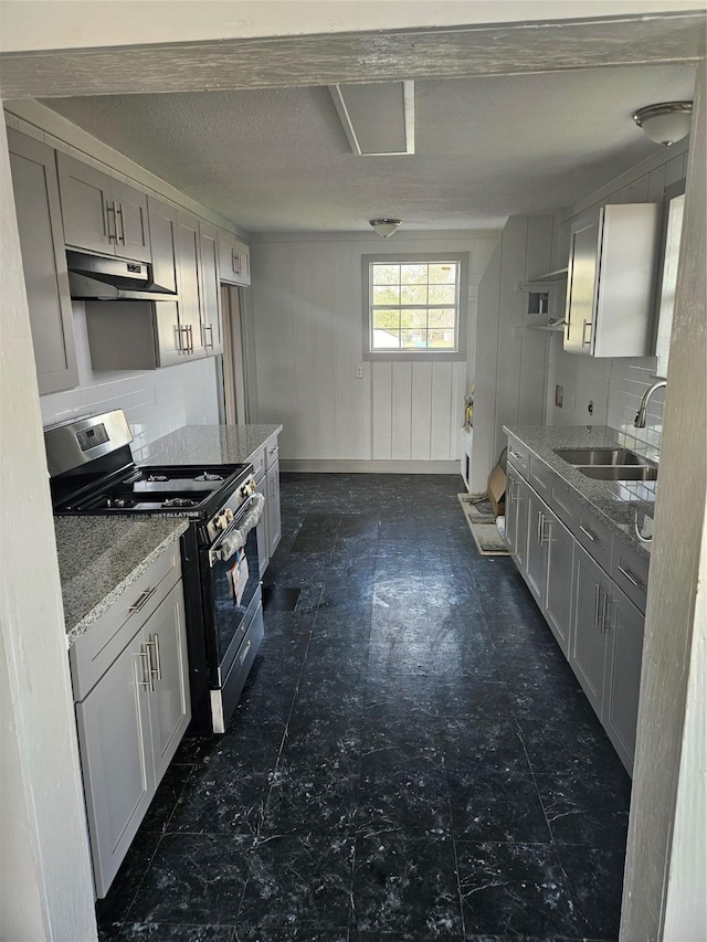 208 W 2nd St, Sweeny, TX 77480 - kitchen featuring stainless steel electric range oven, under cabinet range hood, gray cabinetry, light stone counters, and tasteful backsplash