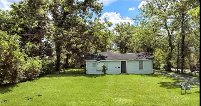 8716 Allwood St, Houston, TX 77016 - view of green lawn