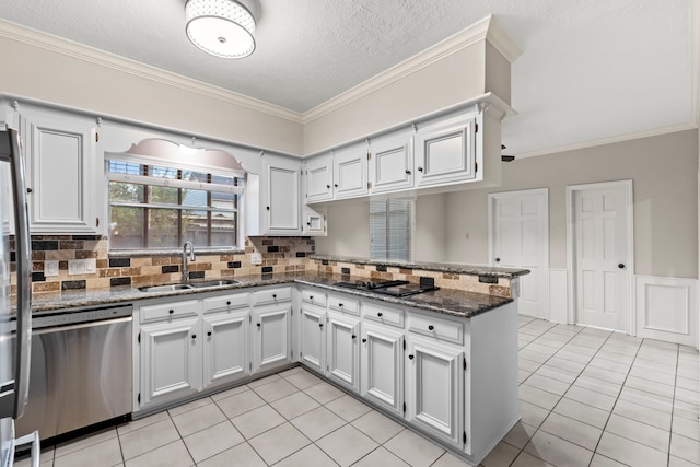 3318 Teawick Ct, Houston, TX 77068 - kitchen with stainless steel dishwasher, a peninsula, black electric stovetop, tasteful backsplash, and light tile patterned floors