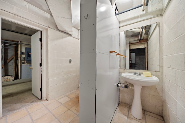 9 Farther Pt, Houston, TX 77024 - bathroom featuring a sink