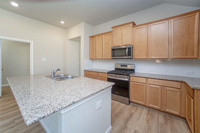 2926 Grand Hawthorne Rd, Conroe, TX 77385 - kitchen featuring stainless steel appliances, light wood-style floors, decorative backsplash, light stone countertops, and recessed lighting